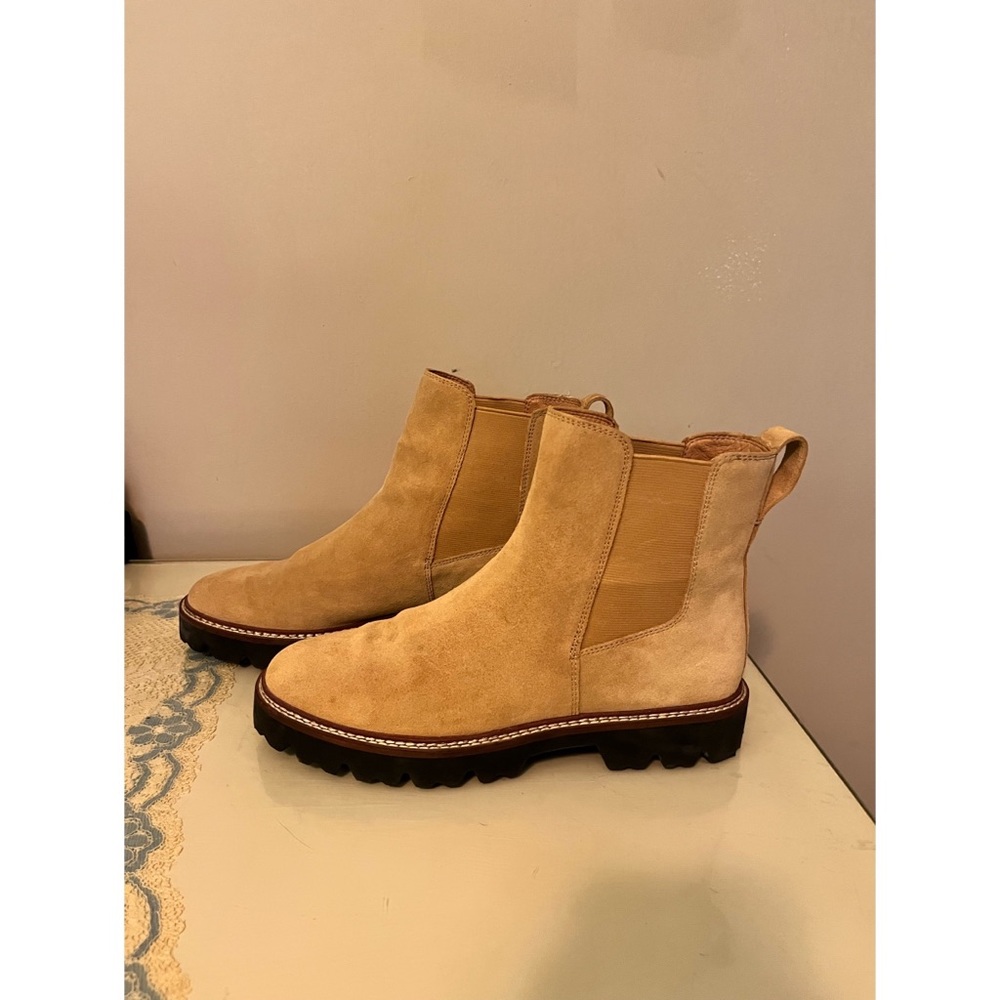 Leather lug heel slip on Chelsea boots